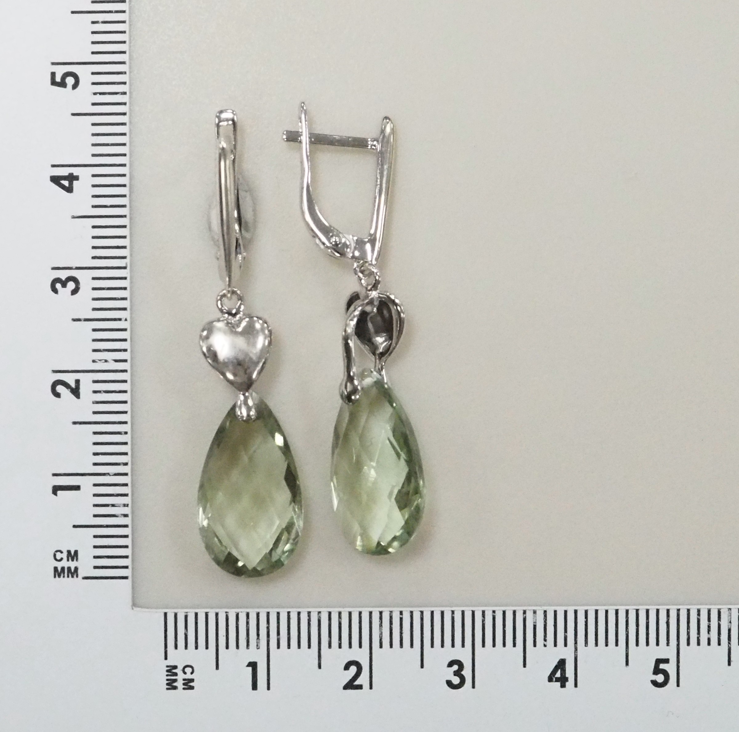 Серебряные серьги 925 пробы; вставки 2 Аметист зел.;